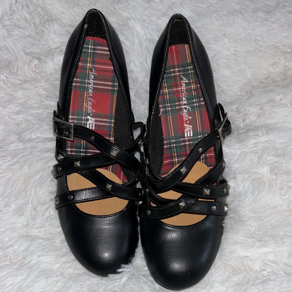 American Eagle outfitted stray Heel